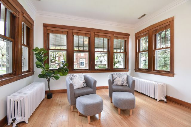 1042 S Kenilworth Avenue, Oak Park, IL 60304