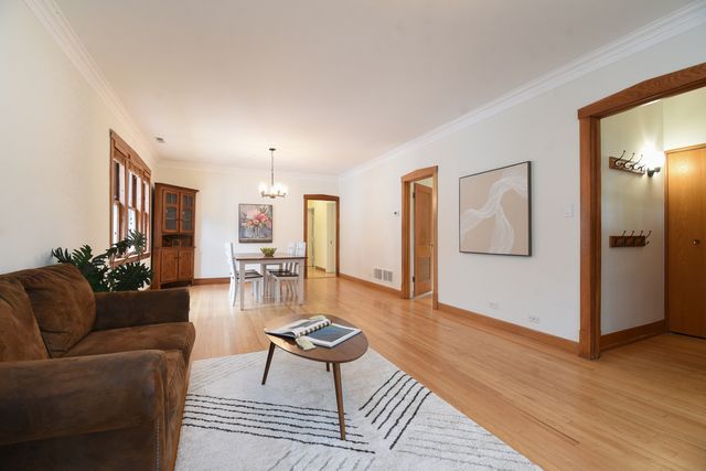 1042 S Kenilworth Avenue, Oak Park, IL 60304