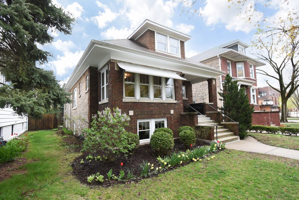 1042 S Kenilworth Avenue, Oak Park, IL 60304