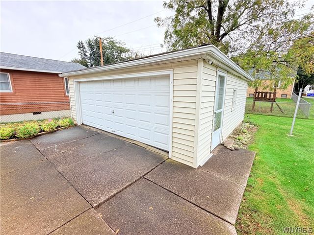 4237 Linwood Avenue, Hamburg, NY 14219