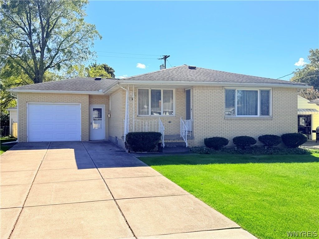 4237 Linwood Avenue, Hamburg, NY 14219