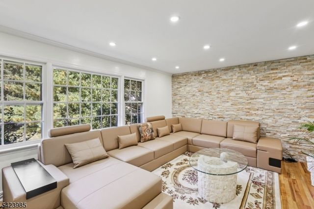 2004 Winding Brook Way, Scotch Plains Twp., NJ 07076