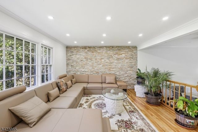 2004 Winding Brook Way, Scotch Plains Twp., NJ 07076