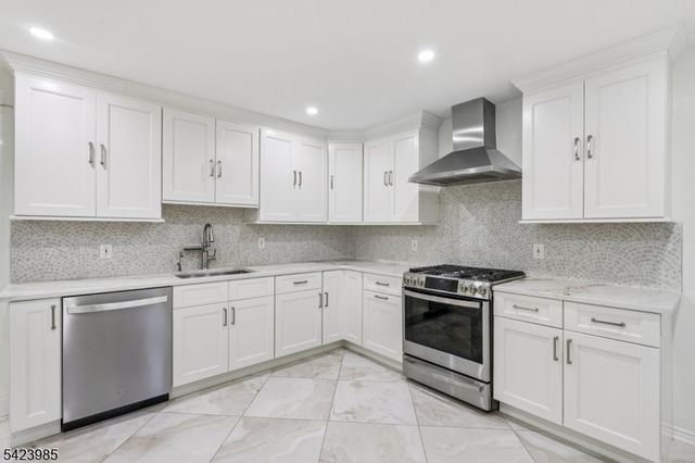 2004 Winding Brook Way, Scotch Plains Twp., NJ 07076