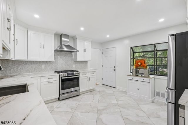 2004 Winding Brook Way, Scotch Plains Twp., NJ 07076