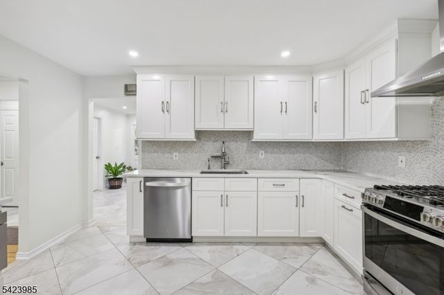 2004 Winding Brook Way, Scotch Plains Twp., NJ 07076