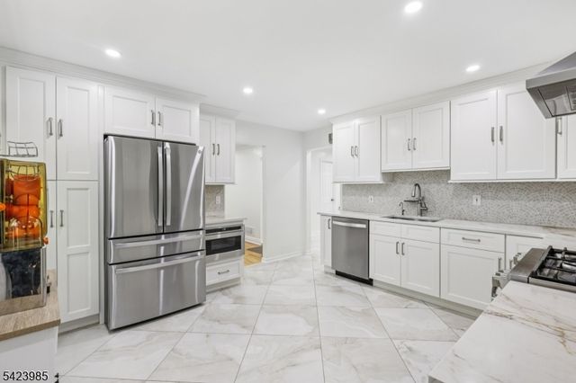 2004 Winding Brook Way, Scotch Plains Twp., NJ 07076