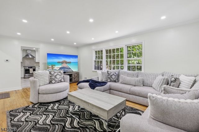 2004 Winding Brook Way, Scotch Plains Twp., NJ 07076