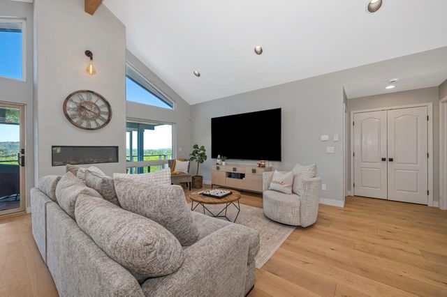 12253 Wanderer Rd, Auburn, CA 95602