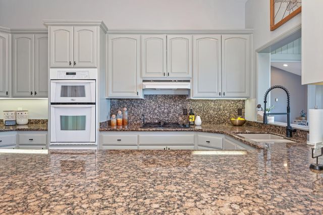 12253 Wanderer Rd, Auburn, CA 95602
