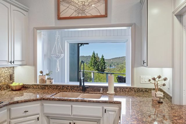 12253 Wanderer Rd, Auburn, CA 95602