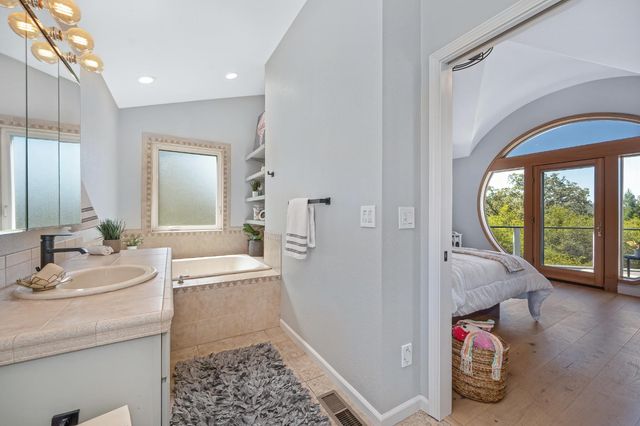 12253 Wanderer Rd, Auburn, CA 95602