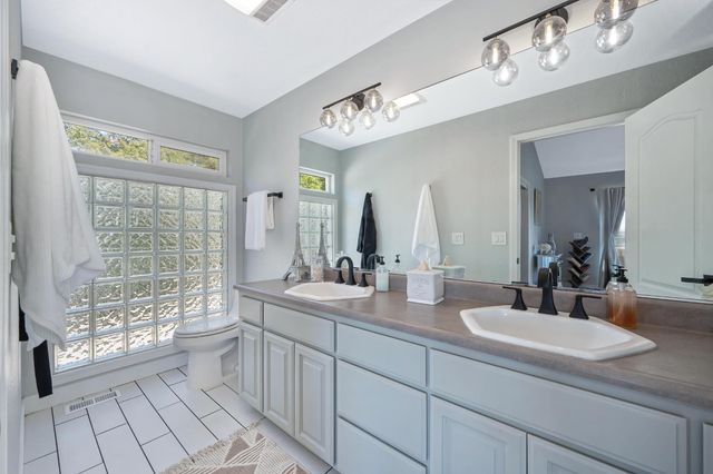 12253 Wanderer Rd, Auburn, CA 95602
