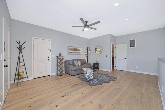 12253 Wanderer Rd, Auburn, CA 95602
