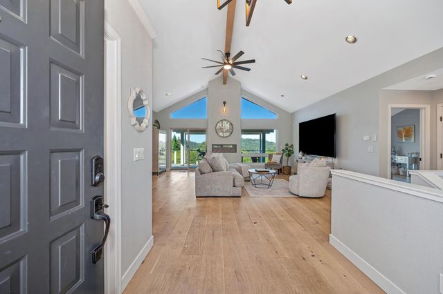 12253 Wanderer Rd, Auburn, CA 95602