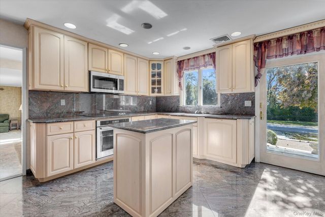 14 Yeoman Drive, East Northport, NY 11731