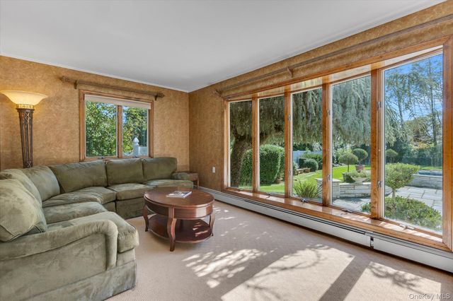 14 Yeoman Drive, East Northport, NY 11731