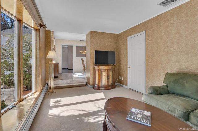 14 Yeoman Drive, East Northport, NY 11731