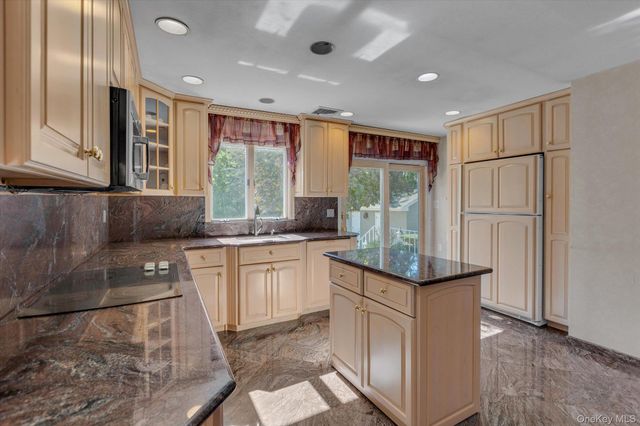 14 Yeoman Drive, East Northport, NY 11731