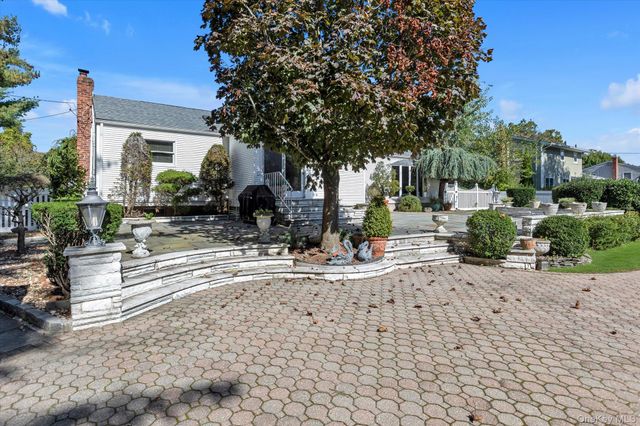 14 Yeoman Drive, East Northport, NY 11731