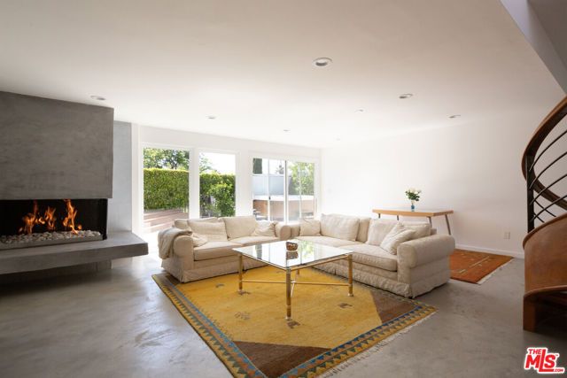 5518 Tuxedo Terrace, Los Angeles, CA 90068