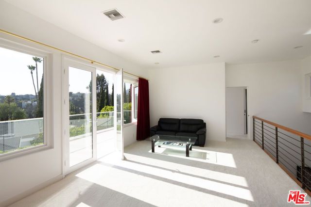 5518 Tuxedo Terrace, Los Angeles, CA 90068