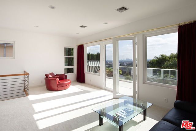 5518 Tuxedo Terrace, Los Angeles, CA 90068