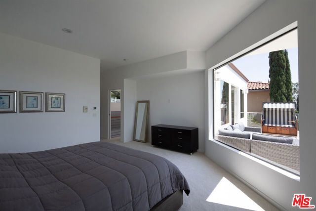 5518 Tuxedo Terrace, Los Angeles, CA 90068