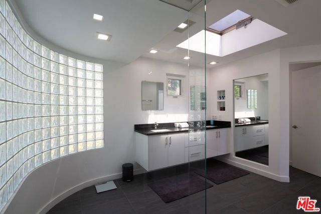 5518 Tuxedo Terrace, Los Angeles, CA 90068