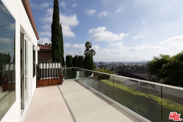 5518 Tuxedo Terrace, Los Angeles, CA 90068