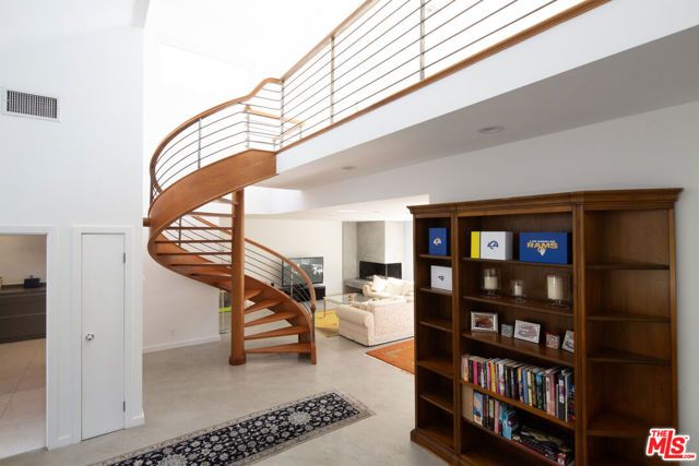 5518 Tuxedo Terrace, Los Angeles, CA 90068