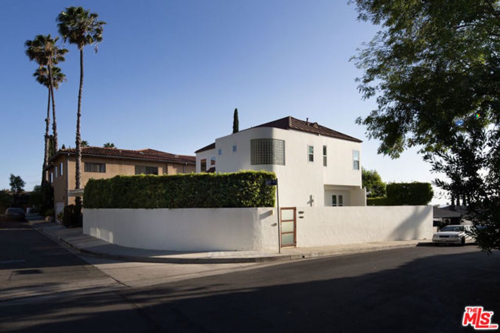 5518 Tuxedo Terrace, Los Angeles, CA 90068
