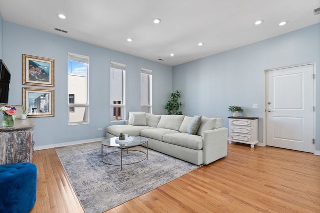 2065 N Kedzie Avenue 328, Chicago, IL 60647