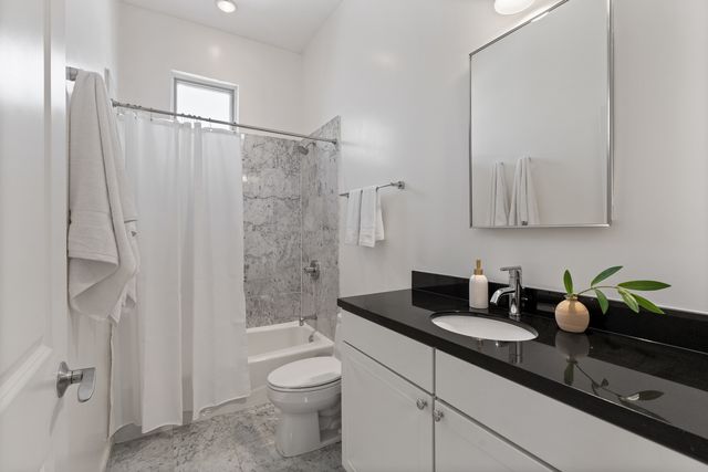 2065 N Kedzie Avenue 328, Chicago, IL 60647