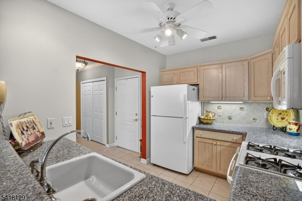 2205 Clinton Ln 2205, Rockaway Twp., NJ 07866 — photo 4