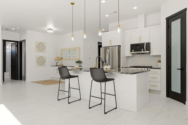 221 4th Avenue SW, Rio Rancho, NM 87124