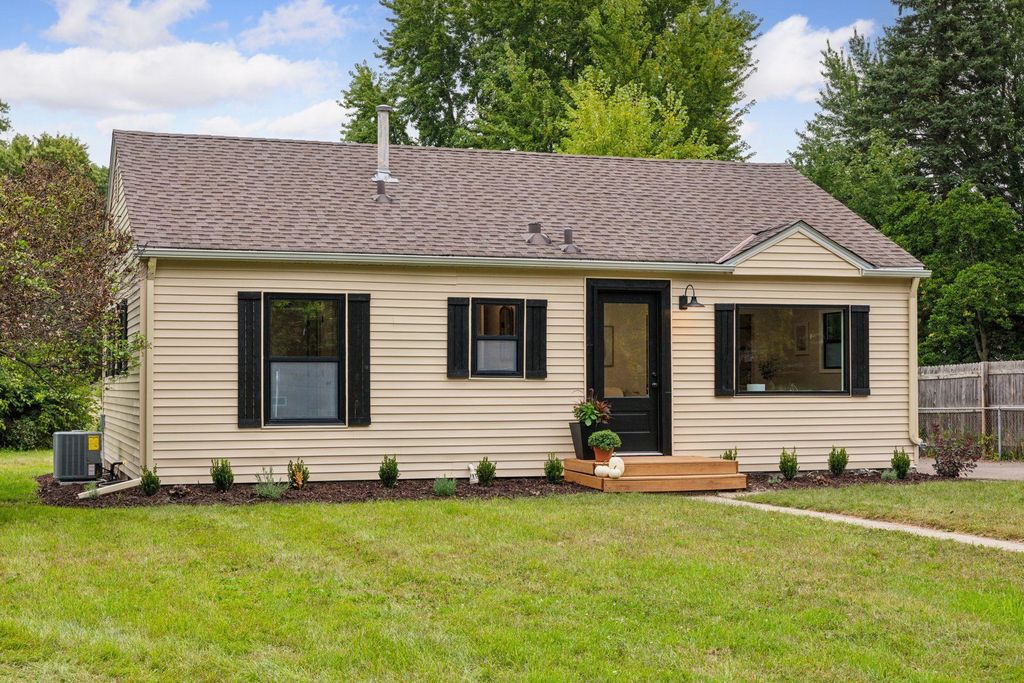 5848 Quebec Avenue N, Crystal, MN 55428