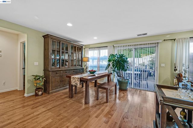 15100 Shining Star Ln, San Leandro, CA 94579