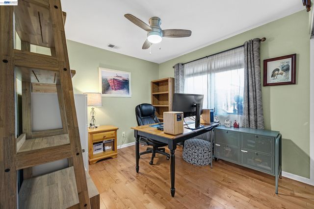 15100 Shining Star Ln, San Leandro, CA 94579