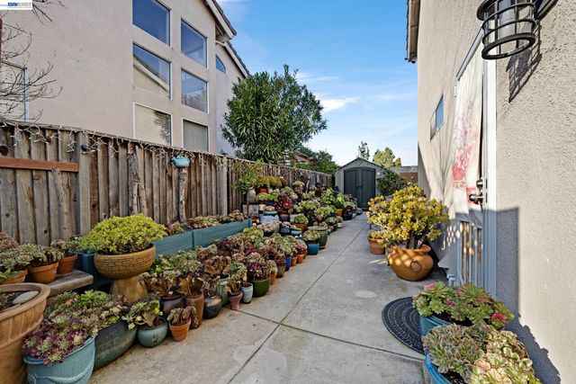 15100 Shining Star Ln, San Leandro, CA 94579