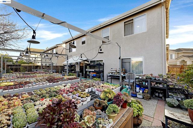 15100 Shining Star Ln, San Leandro, CA 94579