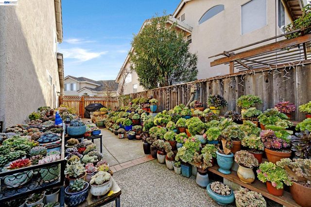 15100 Shining Star Ln, San Leandro, CA 94579