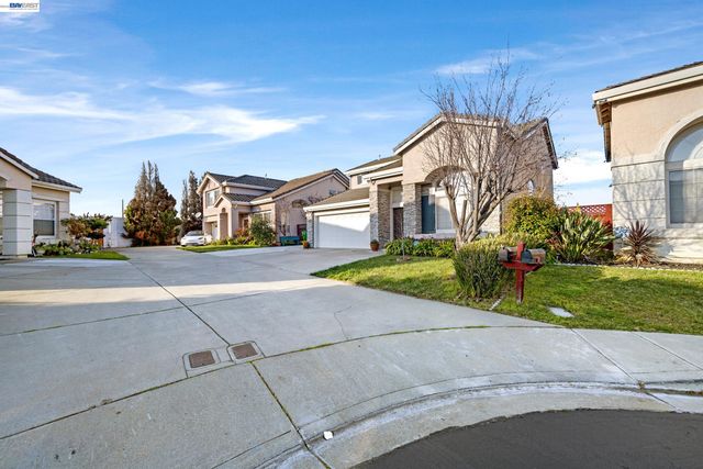 15100 Shining Star Ln, San Leandro, CA 94579