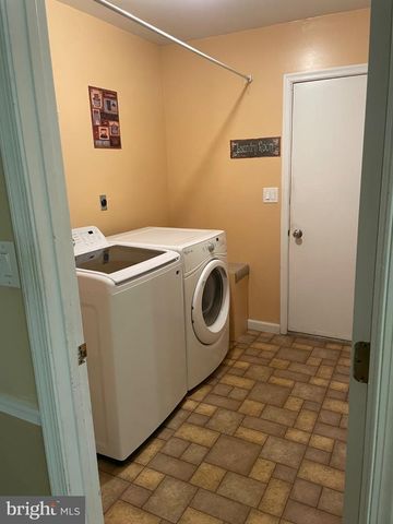 3276 FALCON LN, Dover, PA 17315