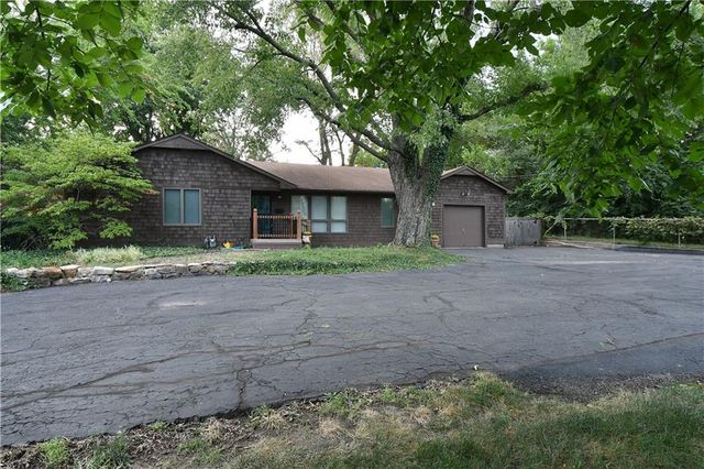 10200 Pflumm Road, Lenexa, KS 66215