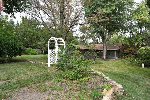 10200 Pflumm Road, Lenexa, KS 66215