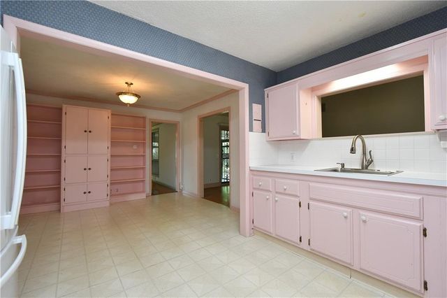 10200 Pflumm Road, Lenexa, KS 66215