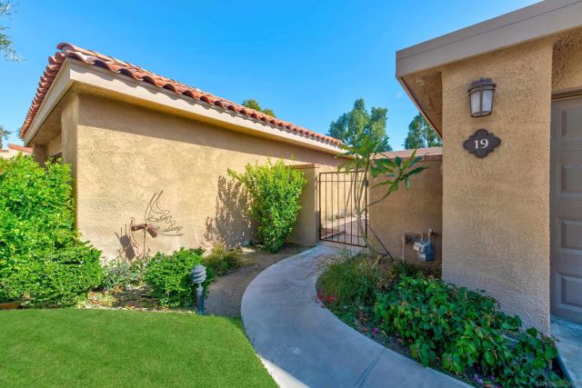 19 Granada Dr, Rancho Mirage, CA 92270
