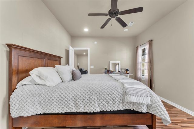 811 Southern Trace Drive, Rogers, AR 72758