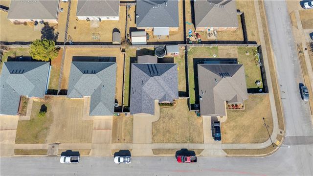 811 Southern Trace Drive, Rogers, AR 72758